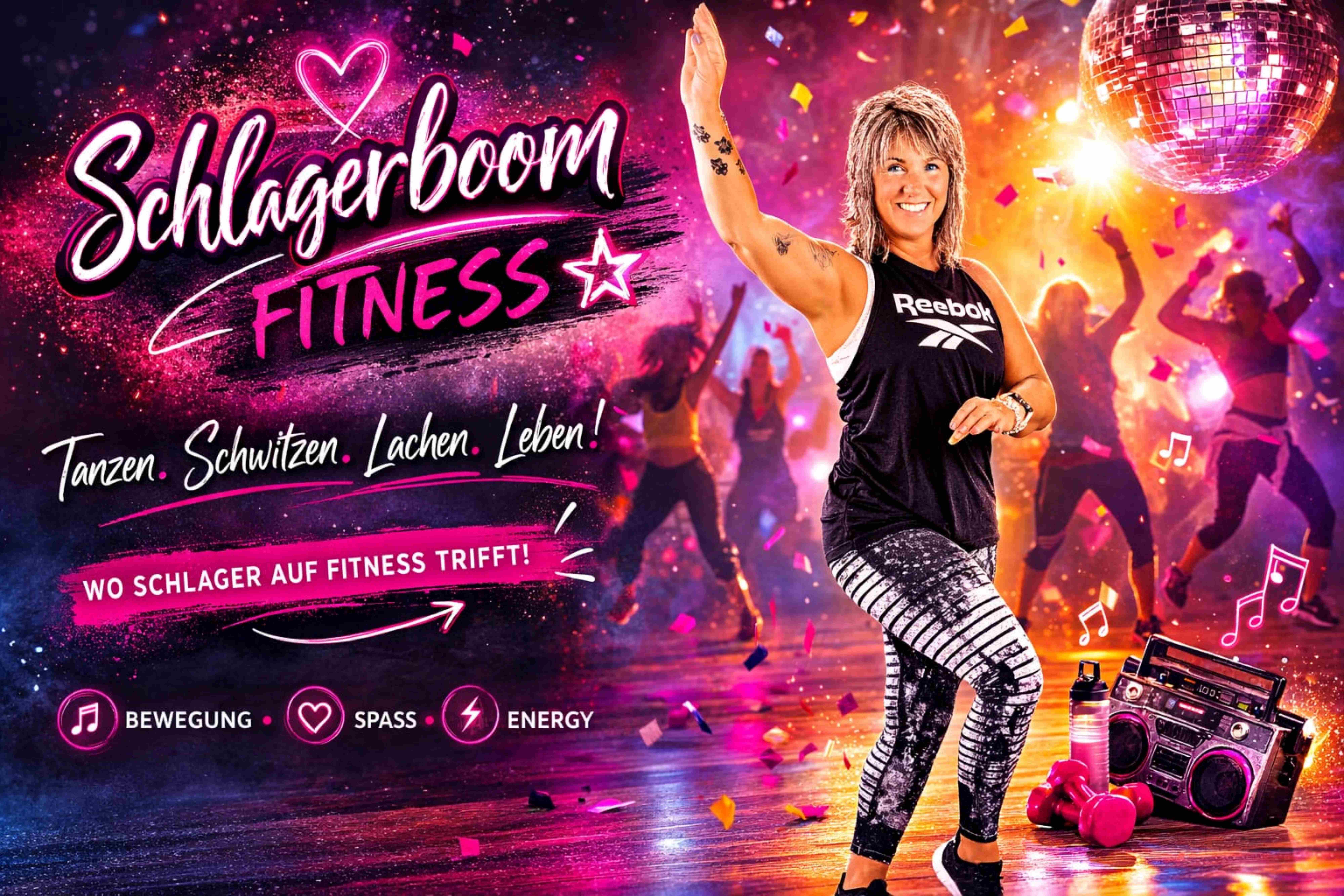 Eine Frau leitet einen energiegeladenen Schlagerboom Fitnesskurs mit Tanz, Musik und guter Stimmung für die ganze Familie.
